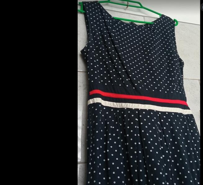 Letnia sukienka w groszki