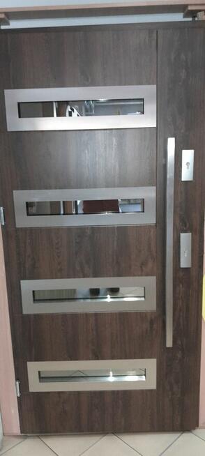 Oferujemy; drzwi, panele, podłogi, winyle i okna- z montażem