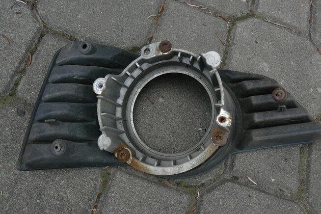 Opel Tigra TwinTop kratka przedn.zderzaka z mocow.halogenu