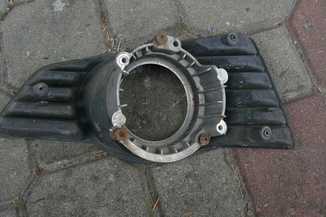 Opel Tigra TwinTop kratka przedn.zderzaka z mocow.halogenu