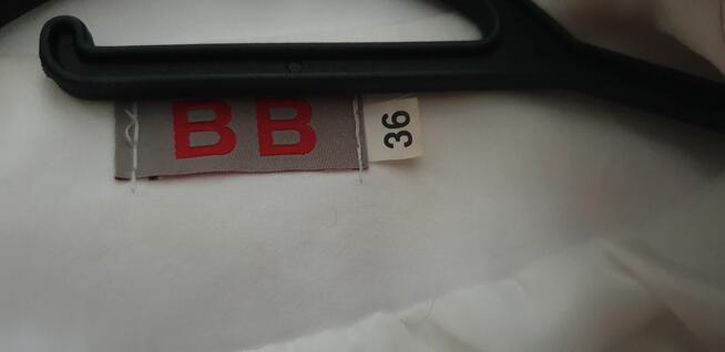 Biały żakiet w rozmiarze 36/S