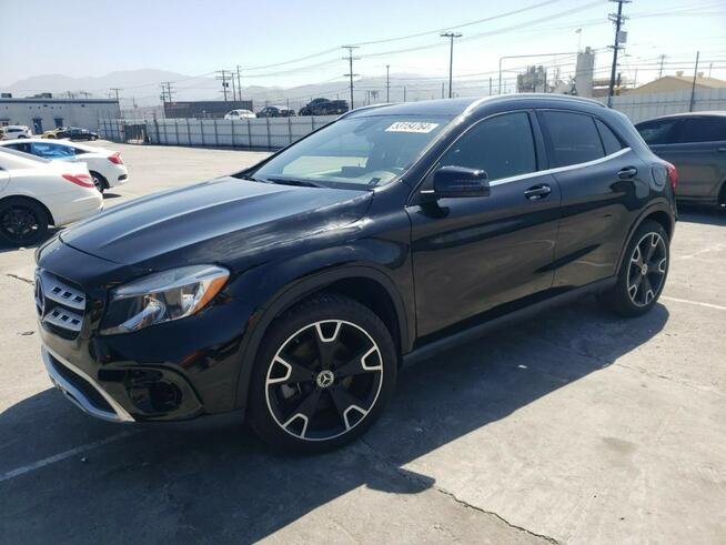 MERCEDES-BENZ GLA 250