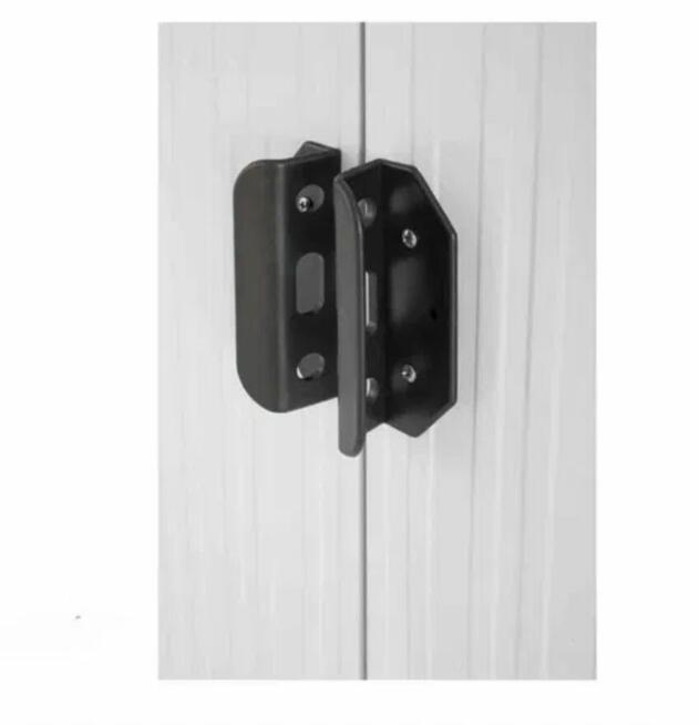 Domek na narzędzia ogrodnicze, kosiarka, kosze na śmieci