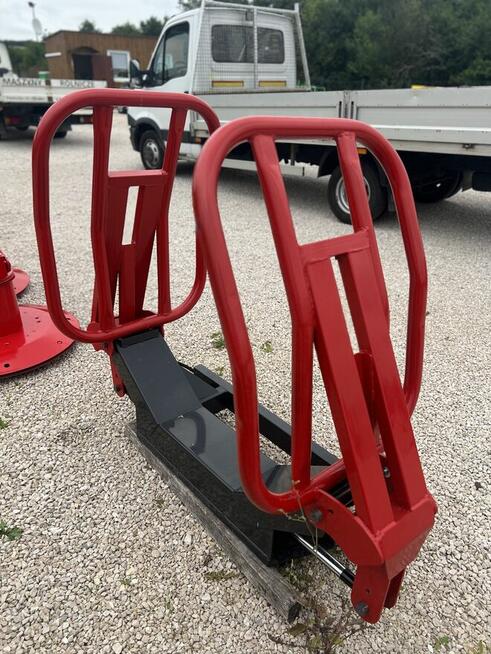 Chwytak bel balotów siana na siłownik sianokiszonki DOSTAWA