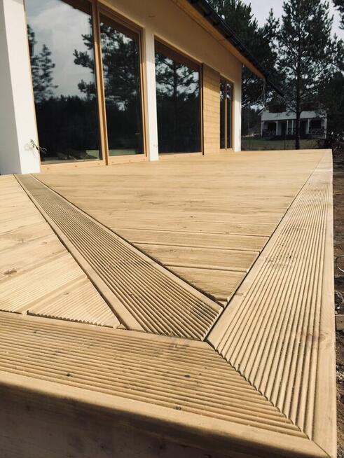 Deski tarasowe modrzew syberyjski 28x150mm ryflowana i gładka