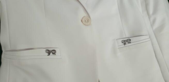 Biały żakiet w rozmiarze 36/S