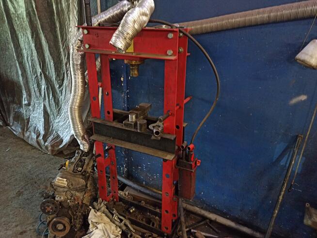 Sprzedam wyposarzenie warsztatu samochodowego