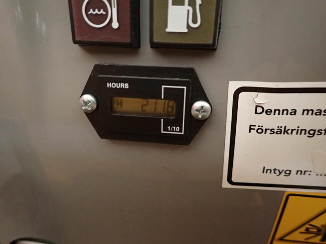 Caterpillar 300.9 najwyższy stan, niskie godziny