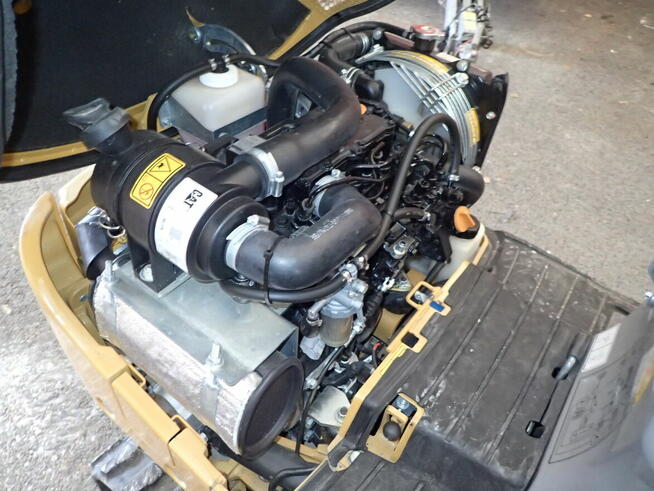 Caterpillar 300.9 najwyższy stan, niskie godziny