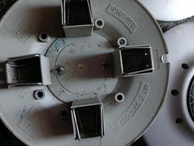 Sprzedam orginalne kołpaki na śruby skoda