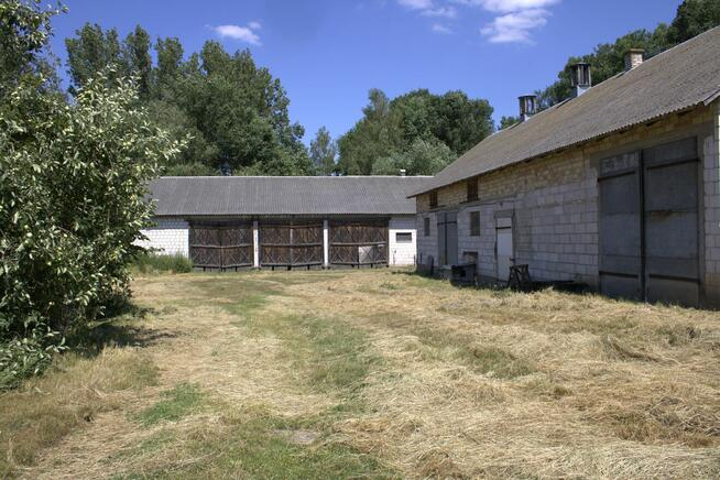 DOM ŚREDNICA-JAKUBOWIĘTA Z RZECZKĄ