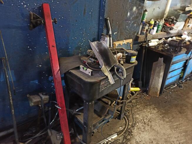 Sprzedam wyposarzenie warsztatu samochodowego