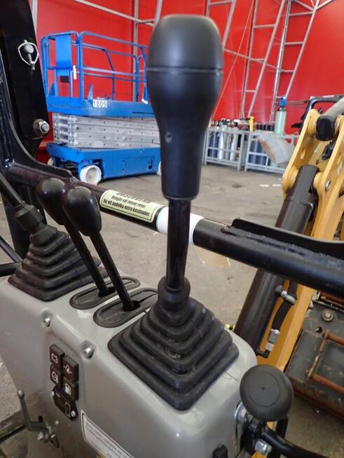 Caterpillar 300.9 najwyższy stan, niskie godziny