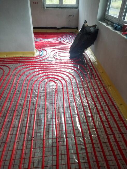 Dom 8 km od granic Kielc z pompom ciepłą