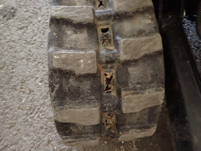 Caterpillar 300.9 najwyższy stan, niskie godziny