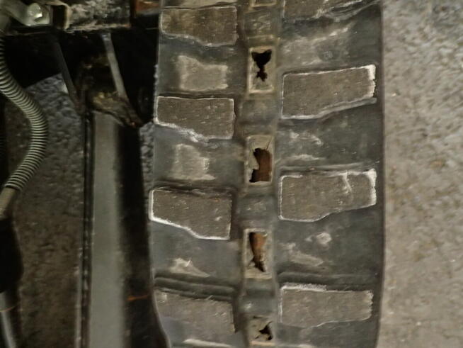 Caterpillar 300.9 najwyższy stan, niskie godziny