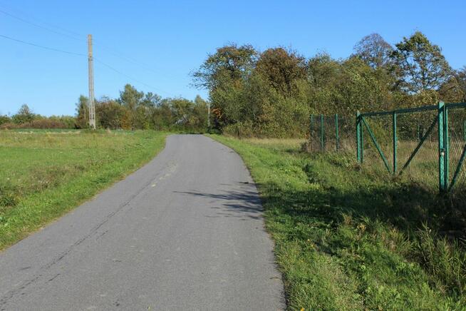 Działka budowlana przy drodze z widokiem na Bieszczady