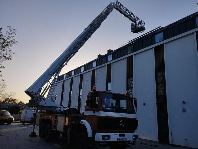 Podnośnik koszowy 40, 42m usługi