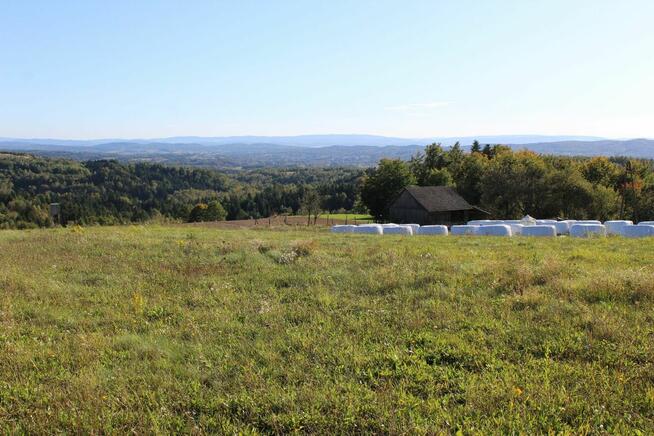 Działka budowlana przy drodze z widokiem na Bieszczady