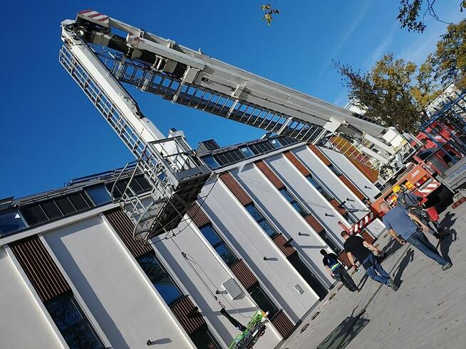 Podnośnik koszowy 40, 42m usługi