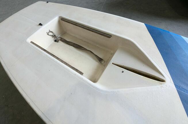 Klasyczny kadłub żaglówki Laser 4,2x1,4, używany, Straszyn