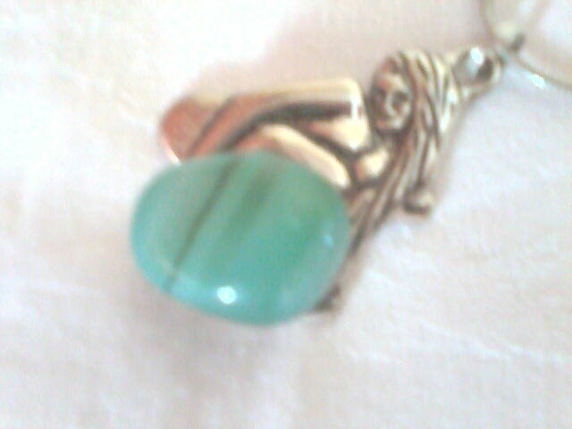 naszyjnik z zielonym oczkiem