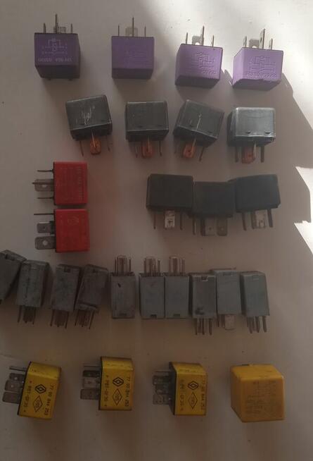 Przekaźniki 27 szt.