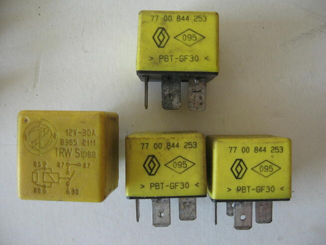 Przekaźniki 27 szt.