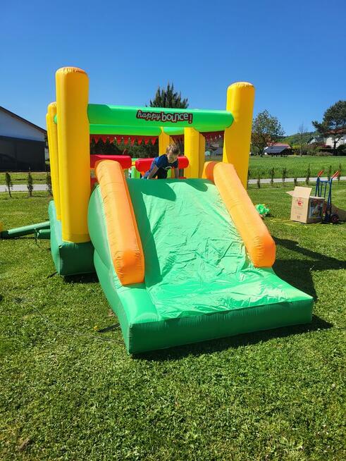 Dmuchana zjeżdżalnia dla dzieci