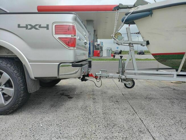 TRANSPORT ŁODZI MOTOROWYCH I JACHTÓW - holowanie przyczep ca