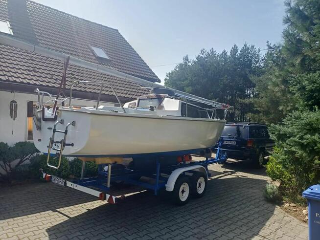 TRANSPORT ŁODZI MOTOROWYCH I JACHTÓW - holowanie przyczep ca