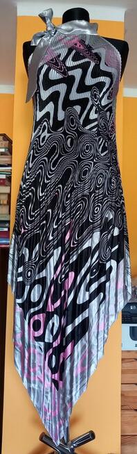 Sukienka seksowna i elegancka propozycja na wieczór