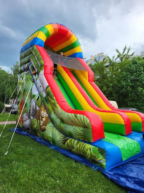 Dmuchana zjeżdżalnia dla dzieci