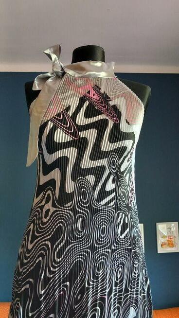 Sukienka seksowna i elegancka propozycja na wieczór