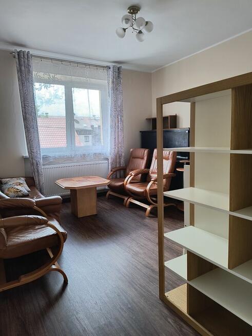 Niezależne dwupokojowe mieszkanie (salon, balkon, ogród)