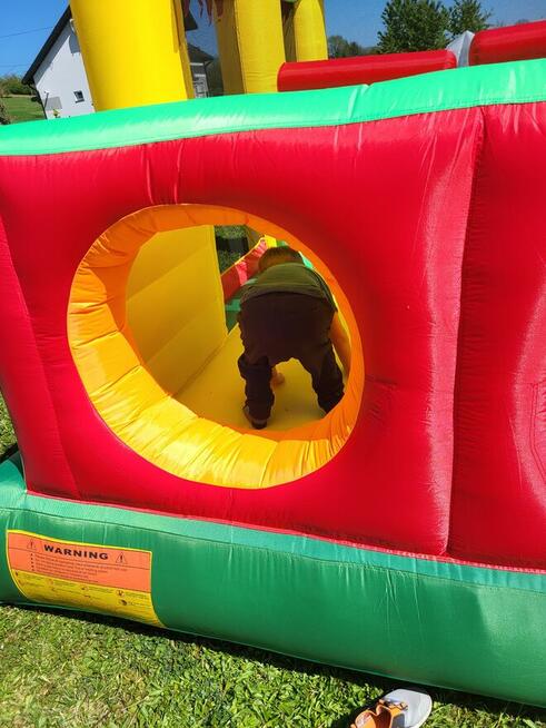 Dmuchana zjeżdżalnia dla dzieci