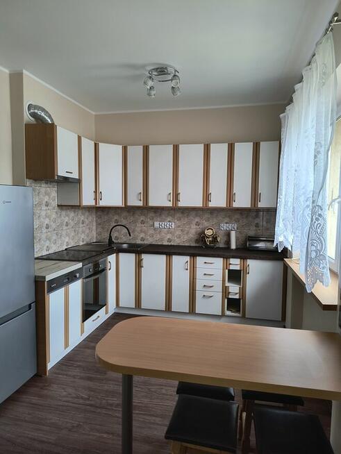 Niezależne dwupokojowe mieszkanie (salon, balkon, ogród)