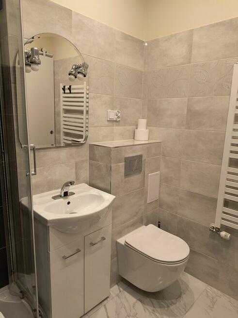 Niezależne dwupokojowe mieszkanie (salon, balkon, ogród)