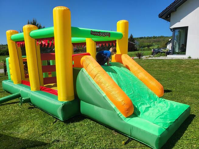 Dmuchana zjeżdżalnia dla dzieci