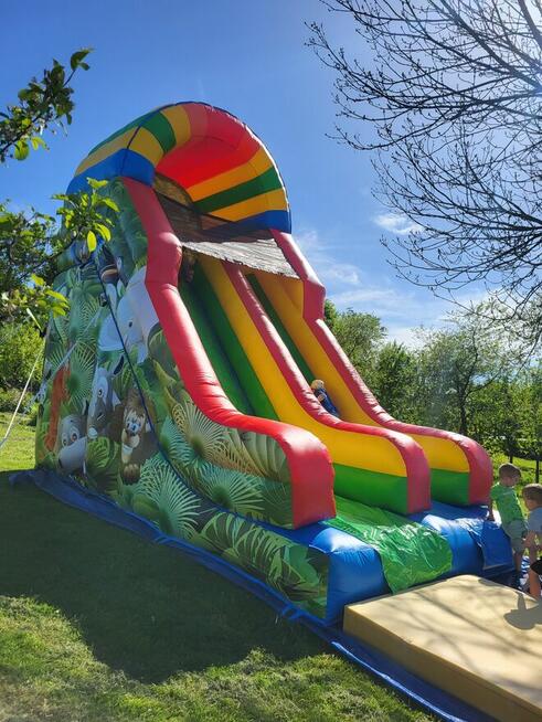 Dmuchana zjeżdżalnia dla dzieci