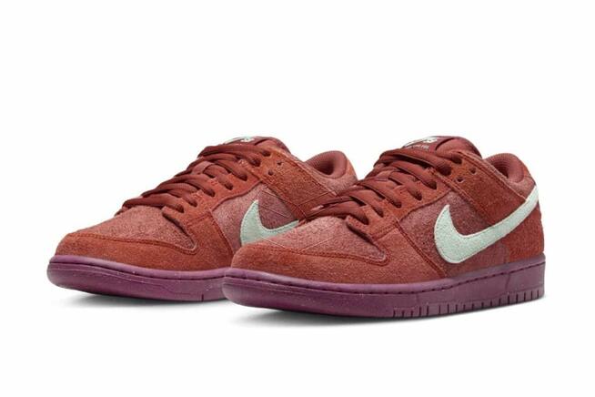 Nike SB DUNK Low Mystic Red and Rosewood / DV5429–601