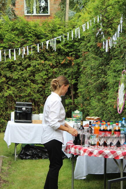 Profesjonalne Usługi Kelnerskie z Pełnym Wyposażeniem