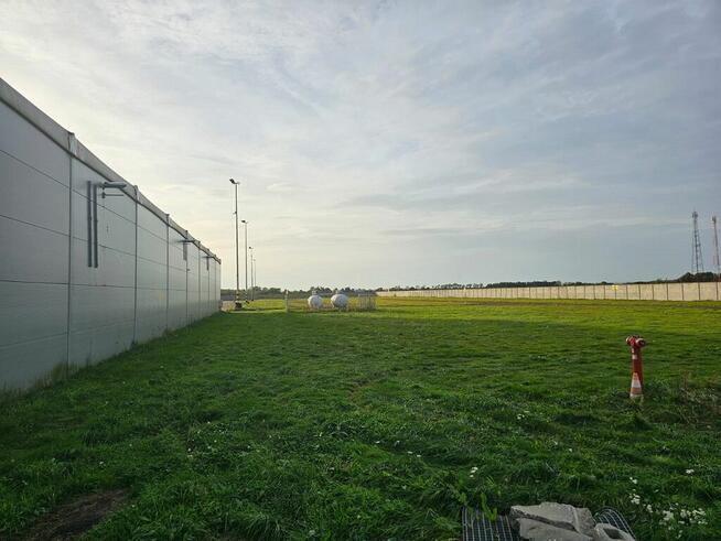 Hala 1000 m2 przy autostradzie A4 =media.