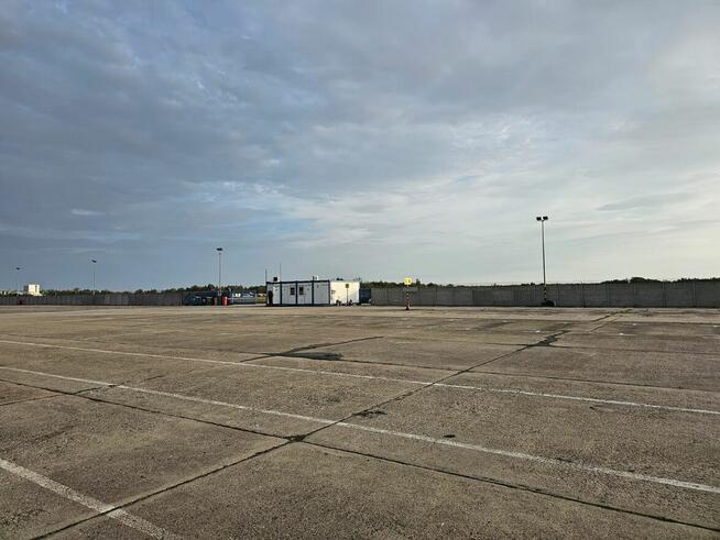 Hala 1000 m2 przy autostradzie A4 =media.