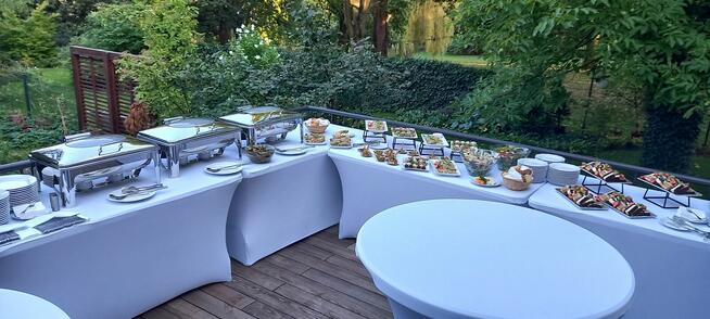 Profesjonalne Usługi Kelnerskie z Pełnym Wyposażeniem