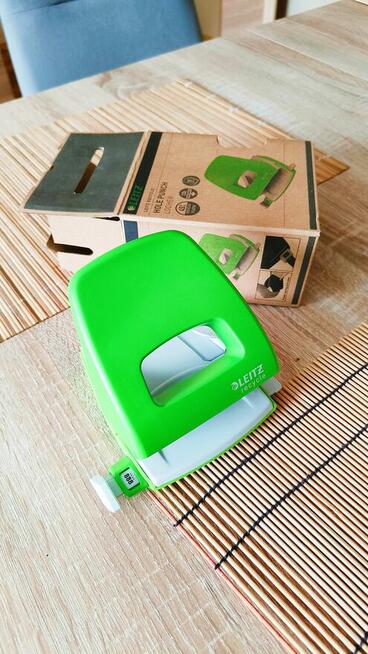 Dziurkacz do 30 stron papieru