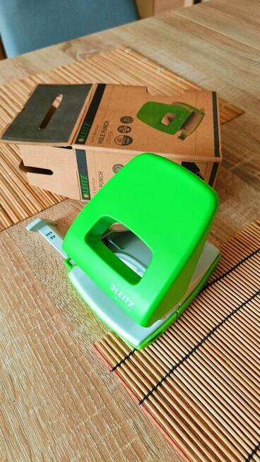 Dziurkacz do 30 stron papieru