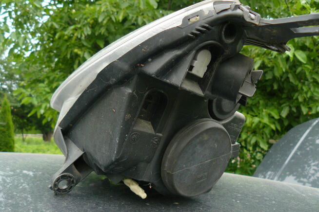 Citroen C5 reflektory przednie bardzo ladne, ale uszkodzone