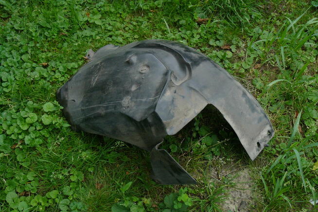 Citroen C5 przednie plastikowe nadkola (lewe+prawe)