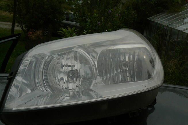 Citroen C5 reflektory przednie bardzo ladne, ale uszkodzone